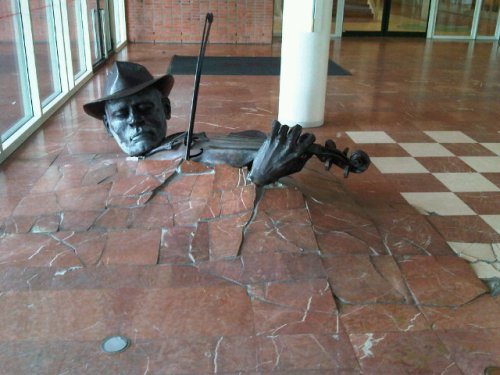 hudsons-design-amsterdam-violin-man.jpg-large